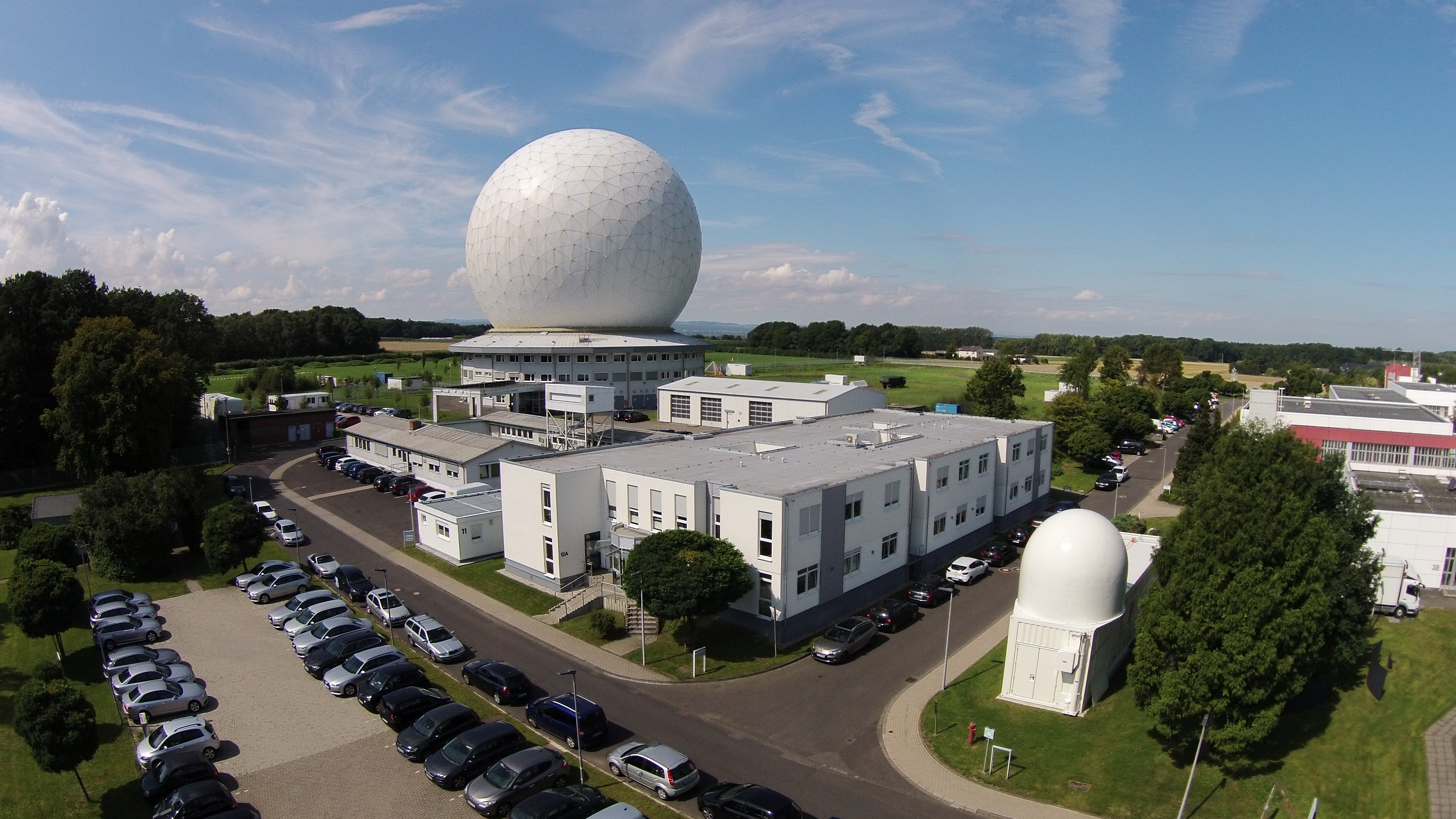 Institutsgelände des Fraunhofer FHR mit Weltraumbeobachtungsradar TIRA und dem Weltraumüberwachungsradar GESTRA in Wachtberg.