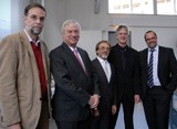 Begrüßten Prof. Ender (Mitte) zu einer festlichen Antrittsvorlesung: Prorektor Prof. Haring Bolivar, ZESS-Vorsitzender Prof. Loffeld, Fraunhofer-Vorstandsmitglied Prof. Buller sowie der Dekan der Fakultät IV, Prof. Pietsch (v.re.)