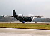 Linearantenne von PAMIR unter der Tragfläche der Transall C-160.