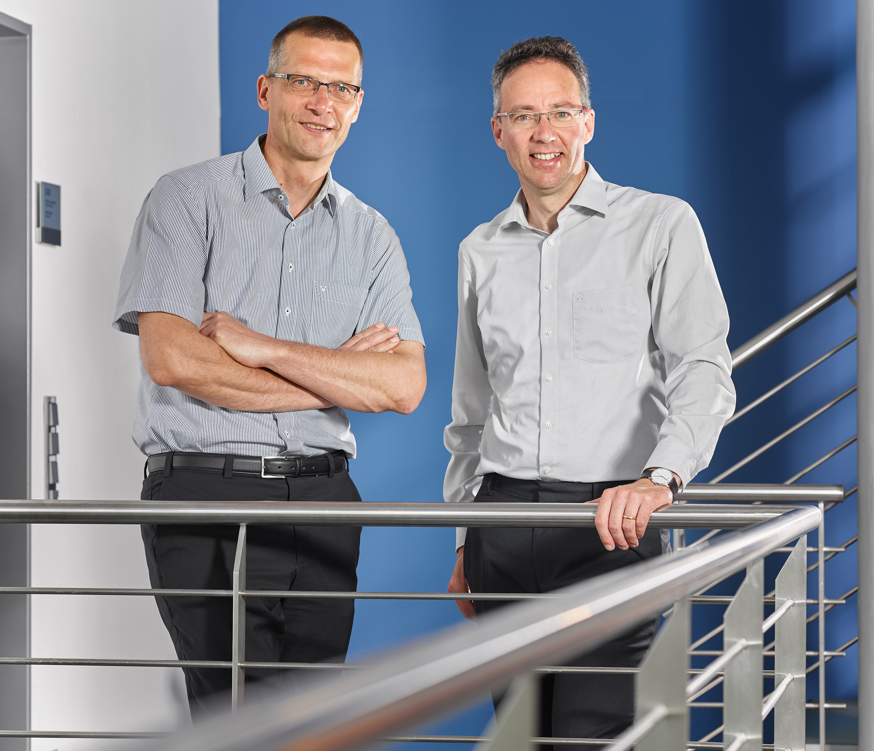 Dr. Peter Knott (rechts) und Professor Dirk Heberling (links) sind seit dem 1. August 2016 neue Institutsleiter am Fraunhofer-Institut für Hochfrequenzphysik und Radartechnik FHR. Dr. Peter Knott (rechts) und Professor Dirk Heberling (links) sind seit dem 1. August 2016 neue Institutsleiter am Fraunhofer-Institut für Hochfrequenzphysik und Radartechnik FHR.
