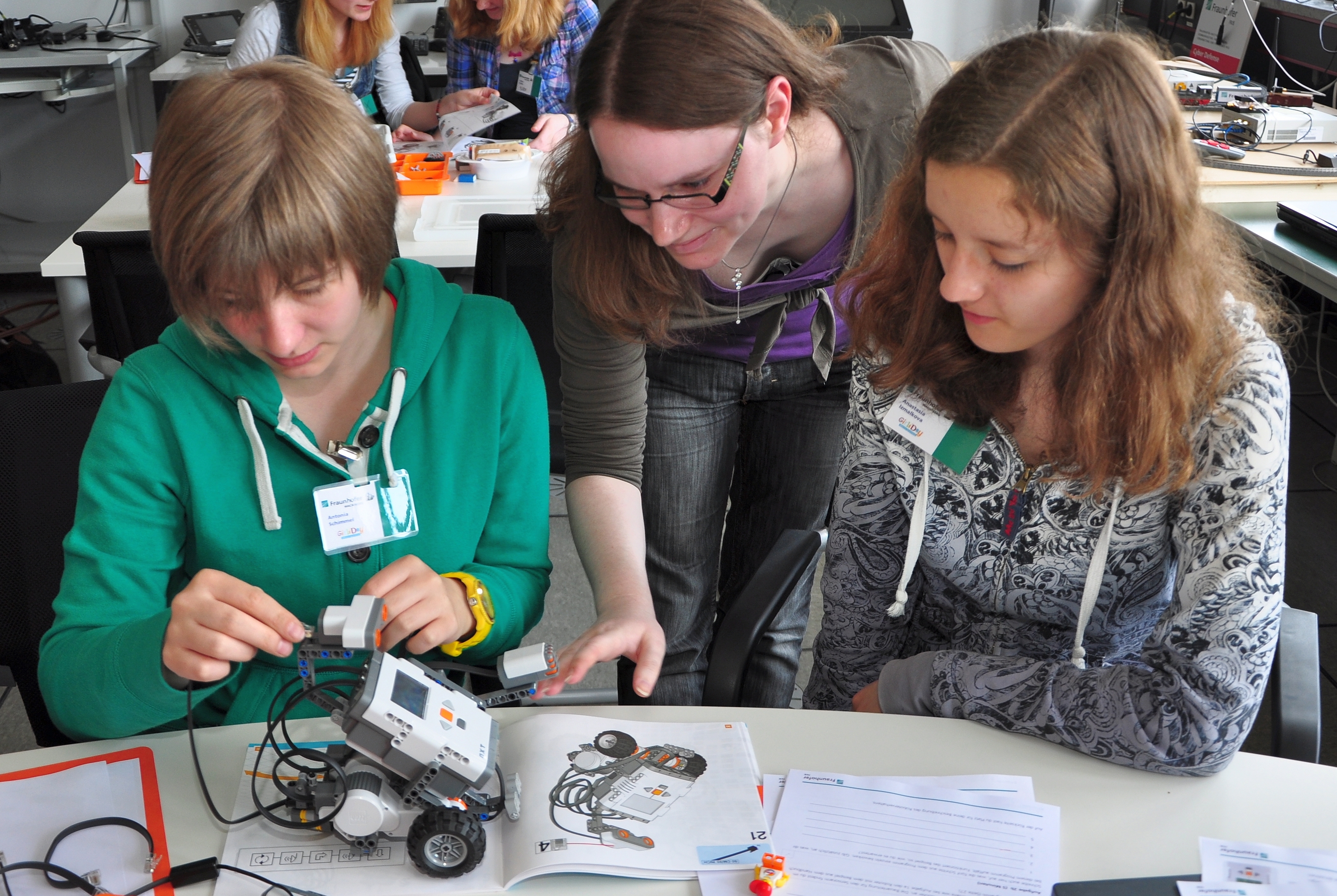 GirlsDay 2013 In den Workshops ist Selber-machen gefragt: Beim Bauen, Programmieren und Tüfteln.