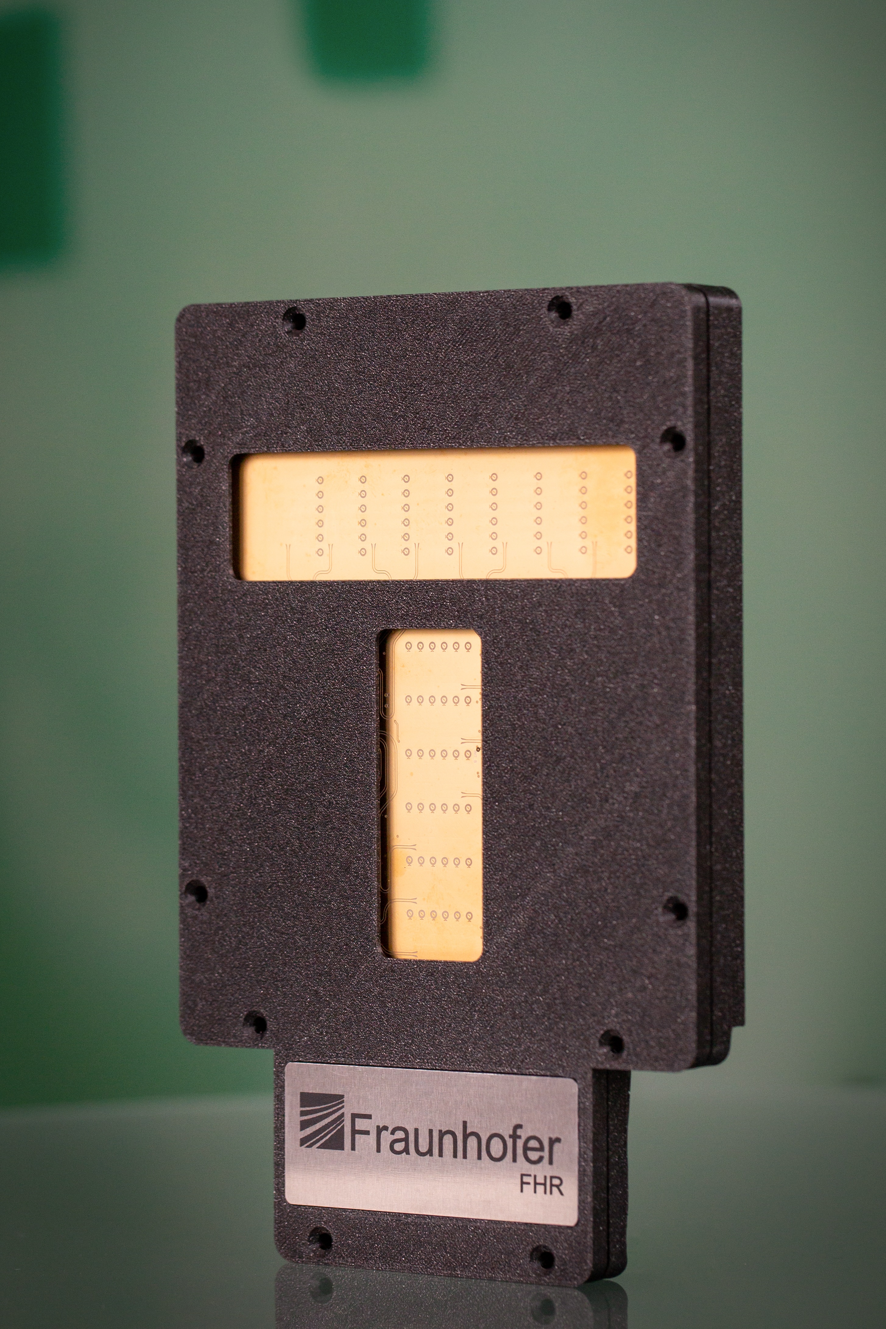 Am Fraunhofer FHR entwickelter MIMO-Radarsensor zur Bewegungserfassung. Am Fraunhofer FHR entwickelter MIMO-Radarsensor zur Bewegungserfassung.