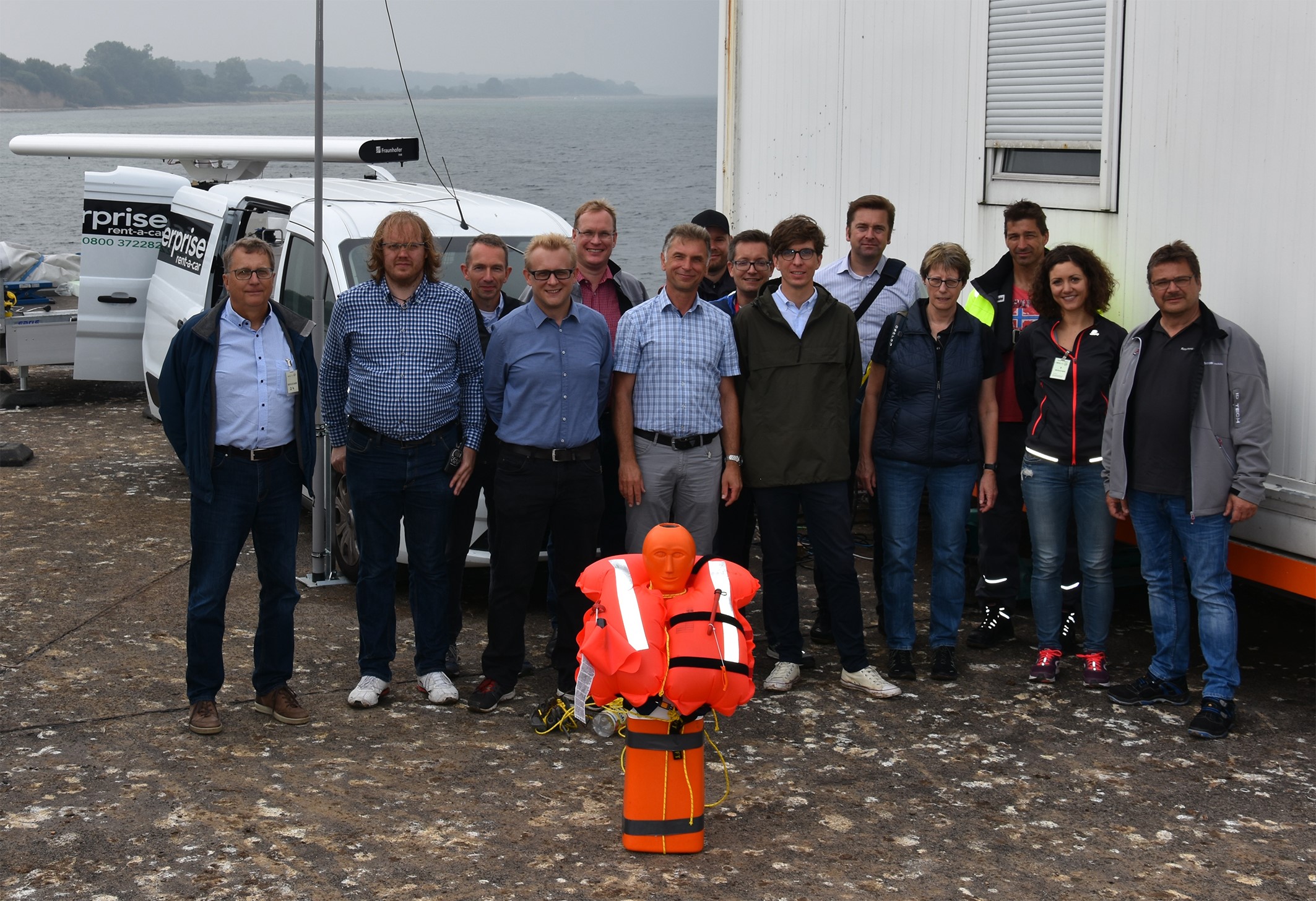 The consortium partners and representatives of the BMBF at the final presentation of the new harmonic radar system SEERAD. 