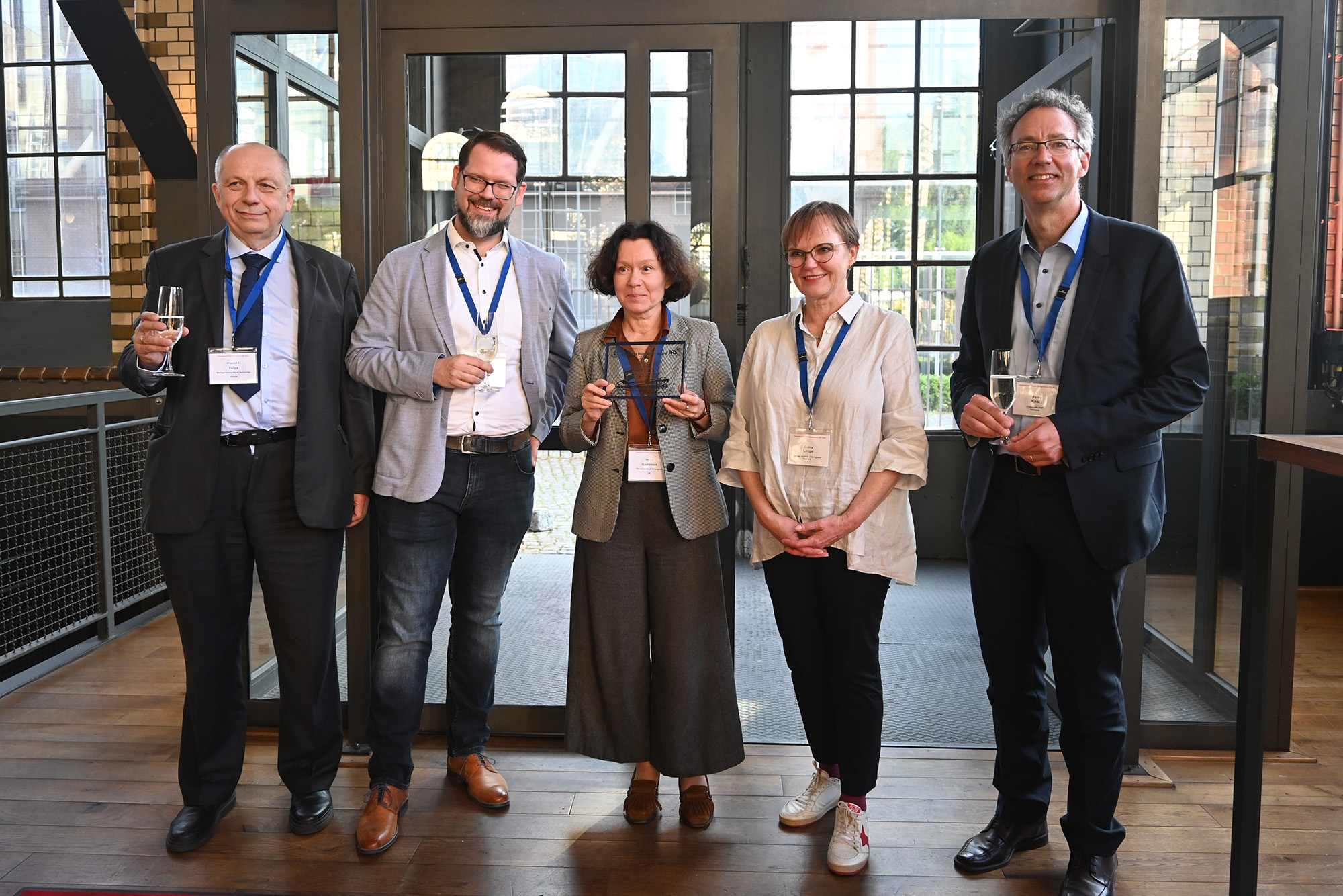 Prof. Krzysztof Kulpa, Prof. Thomas Dallmann (Conference Co-Chairs), Prof. Marina Gashinova (winner of the Christian Hülsmeyer Award), Galina Lange (DGON), Prof. Peter Knott, Conference Chair