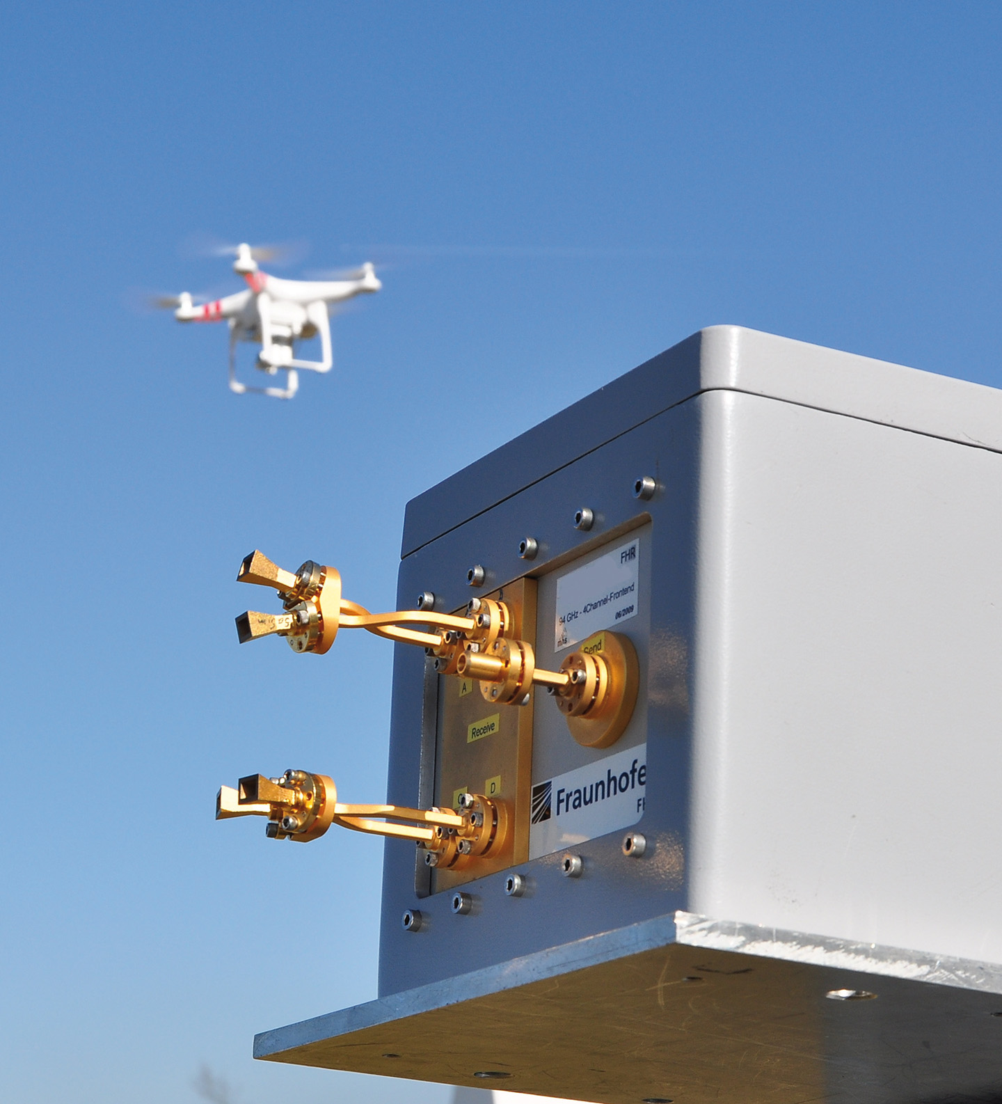 Four-channel MuRPS (Multi Channel Radar for Perimeter Surveillance) with quadcopter in the background. Angle offset is determined using the monopulse technique. Four-channel MuRPS (Multi Channel Radar for Perimeter Surveillance) with quadcopter in the background. Angle offset is determined using the monopulse technique.