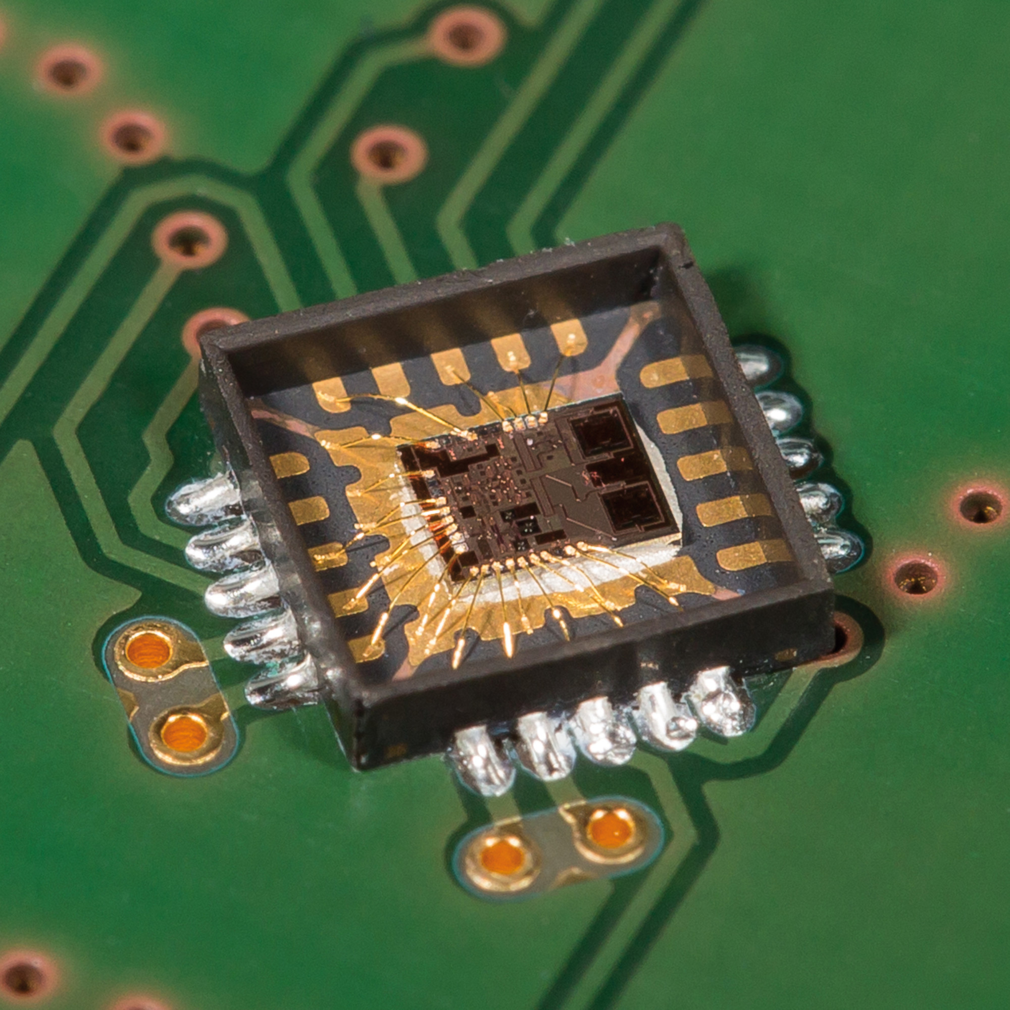 240 GHz SiGe Transceiver MMIC 